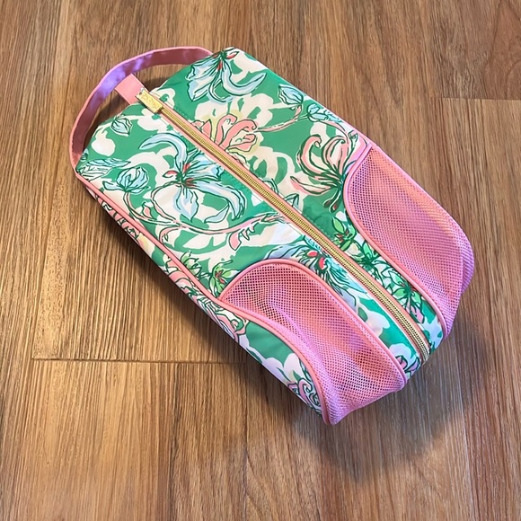 Lilly Pulitzer Handbags - Lilly Pulitzer GWP Shoe Bag